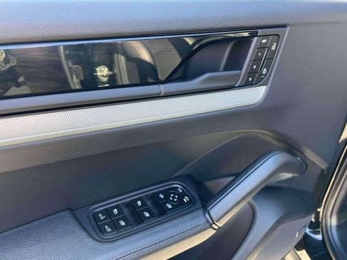 Used 2024 Porsche Cayenne Base image 17