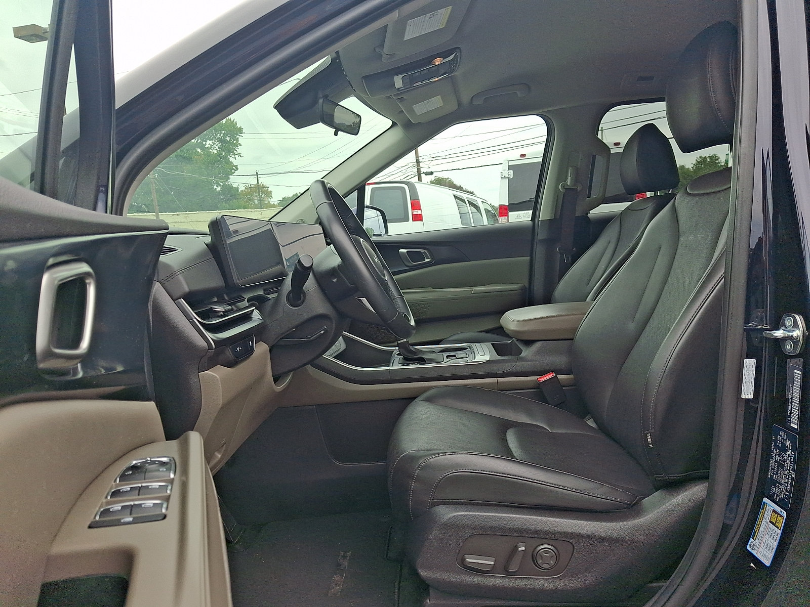 Certified 2025 Kia Carnival FWD image 14