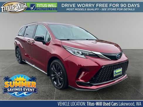 Used 2024 Toyota Sienna XSE FWD image 1