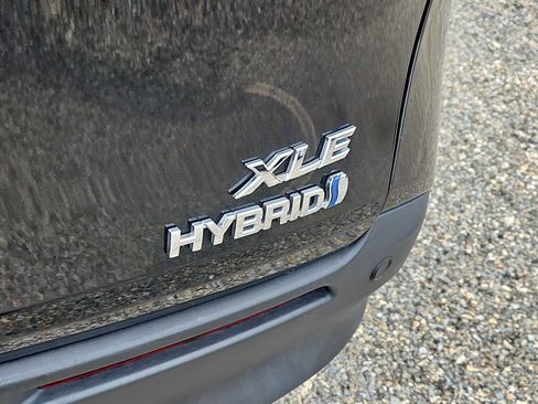 Used 2023 Toyota Sienna XLE w/ XLE Plus Package AWD/4WD image 12