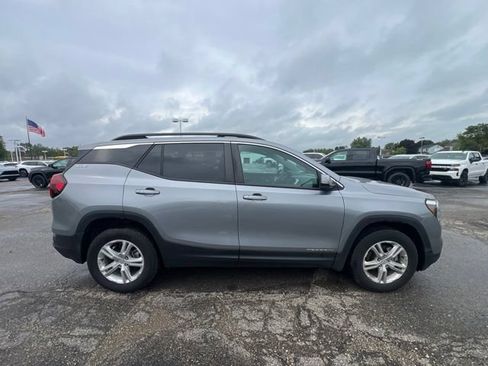 Used 2024 GMC Terrain SLE w/ Driver Convenience Package AWD/4WD image 4
