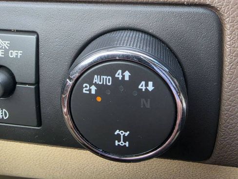 Used 2011 Chevrolet Avalanche LTZ AWD/4WD image 22