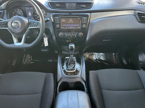 Used 2019 Nissan Rogue Sport S image 12