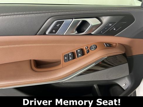 Used 2025 BMW X5 xDrive50e image 4