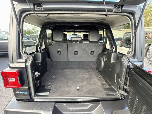 Used 2023 Jeep Wrangler Unlimited Sahara AWD/4WD image 30