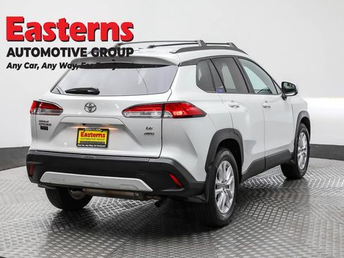 Used 2023 Toyota Corolla Cross LE image 5