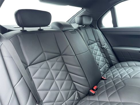 Used 2023 BMW 740i image 43