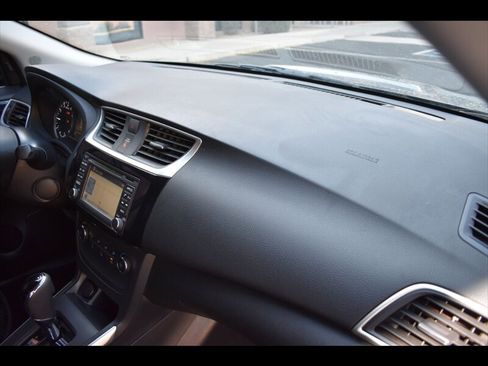 Used 2017 Nissan Sentra SV w/ Driver's Assist Package image 35