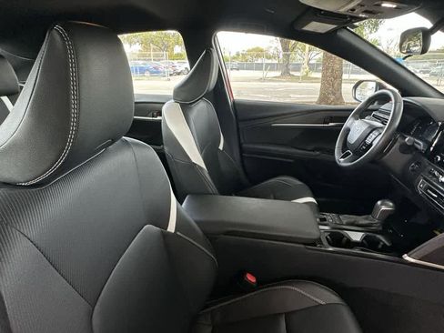 Used 2025 Toyota Camry SE image 27