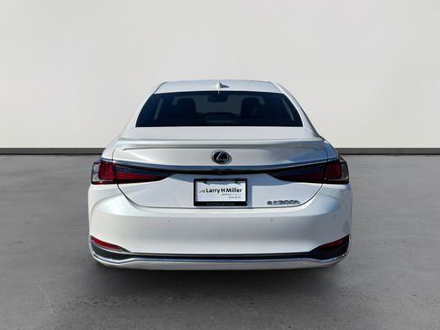 Used 2021 Lexus ES 300h w/ Premium Package image 4