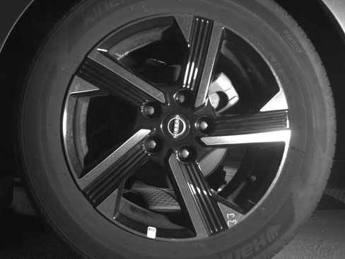 Used 2025 Nissan Sentra SV FWD image 14