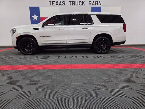 Used 2022 GMC Yukon XL Denali image 1