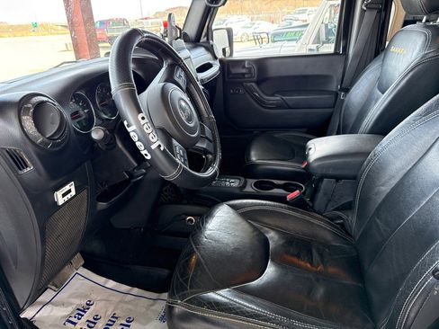 Used 2014 Jeep Wrangler Unlimited Sahara w/ Connectivity Group image 10