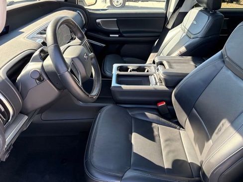 Used 2025 Ford Expedition Platinum image 12