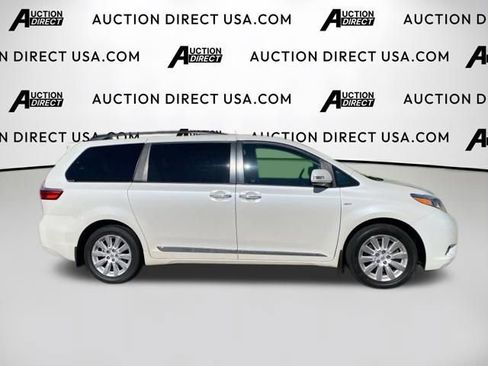Used 2016 Toyota Sienna Limited Premium w/ Outdoor Package image 5