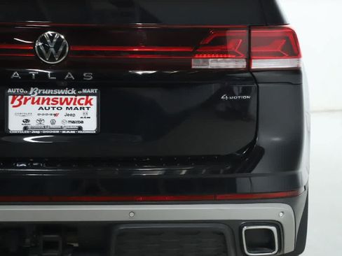 Certified 2024 Volkswagen Atlas Peak Edition SE AWD/4WD image 47