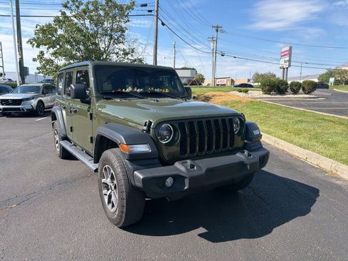 Used 2024 Jeep Wrangler Unlimited Sport AWD/4WD image 12