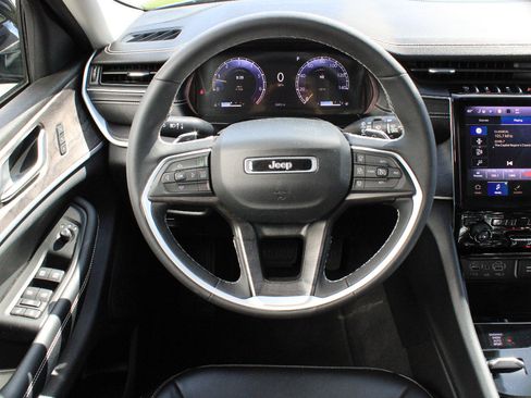 Certified 2023 Jeep Grand Cherokee Limited AWD/4WD image 13