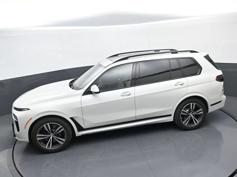 Used 2026 BMW X7 xDrive40i w/ M Sport Package AWD/4WD image 35