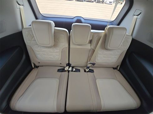 Used 2025 Nissan Armada Platinum Reserve image 16