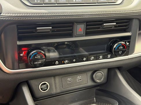 Used 2023 Nissan Rogue SV AWD/4WD image 14
