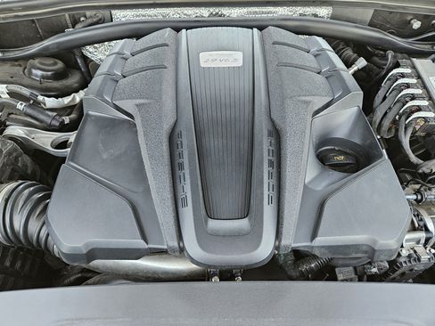 Certified 2023 Porsche Macan S AWD/4WD image 30