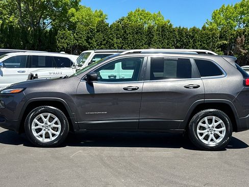 Used 2018 Jeep Cherokee Latitude Plus w/ Comfort/Convenience Group AWD/4WD image 43