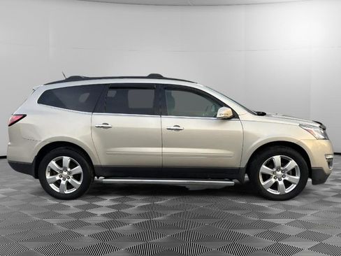 Used 2017 Chevrolet Traverse LT w/ Style and Technology Package image 6
