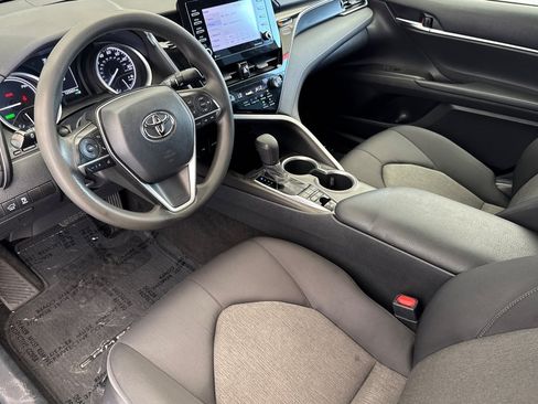 Used 2022 Toyota Camry LE FWD image 9