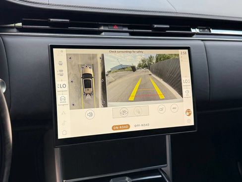 Certified 2025 Land Rover Range Rover SE AWD/4WD image 26