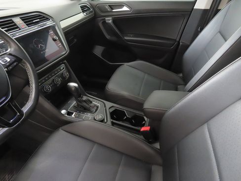 Used 2021 Volkswagen Tiguan SEL AWD/4WD image 23