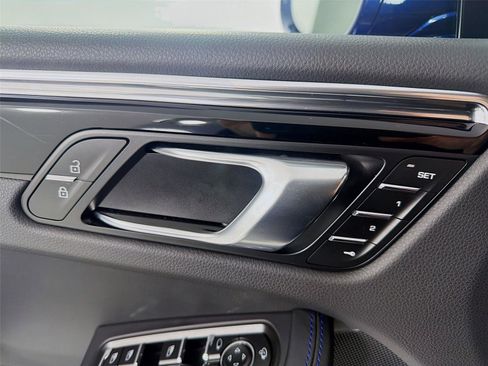 Used 2025 Porsche Macan AWD image 7