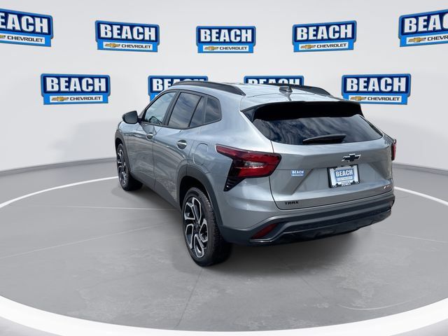 Used 2024 Chevrolet Trax RS w/ Sunroof Package FWD image 6