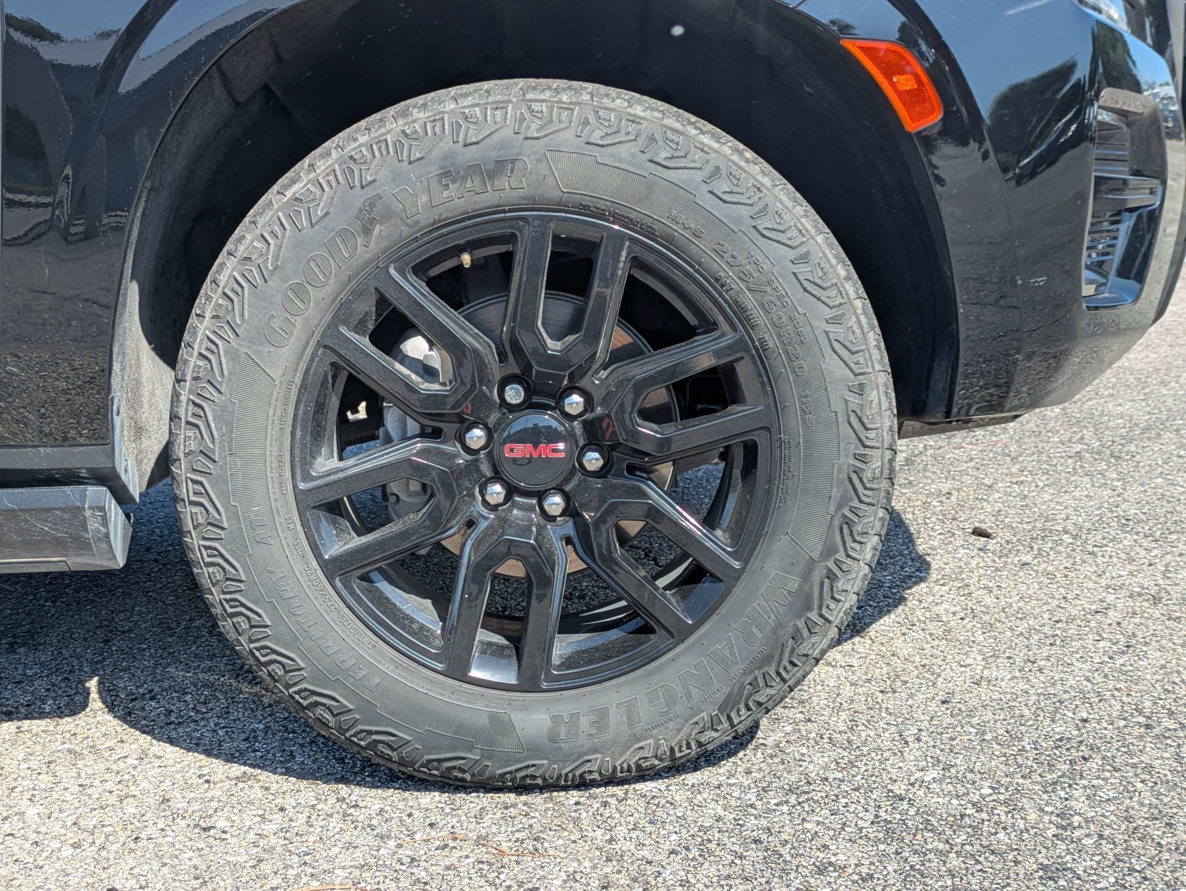 Used 2023 GMC Yukon XL AT4 w/ AT4 Premium Package AWD/4WD image 12