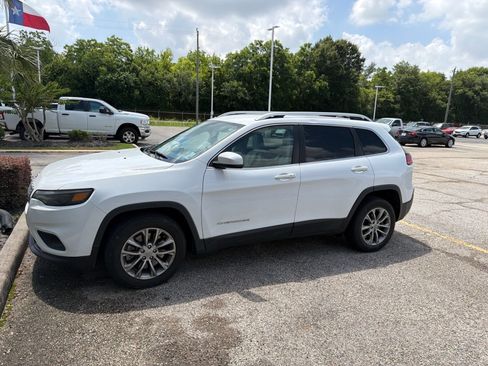 Used 2021 Jeep Cherokee Latitude Plus FWD image 1