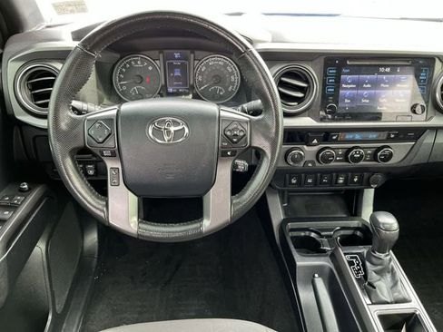 Used 2017 Toyota Tacoma TRD Off-Road w/ Premium & Technology Package image 13