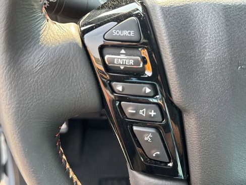 Used 2025 Nissan Frontier PRO-4X image 24