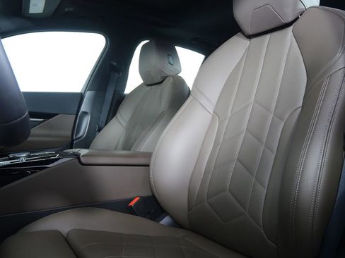 Certified 2025 BMW 530i image 5