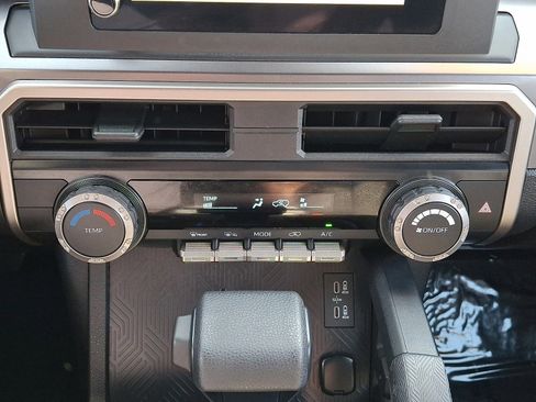 Certified 2025 Toyota 4Runner SR5 AWD/4WD image 16