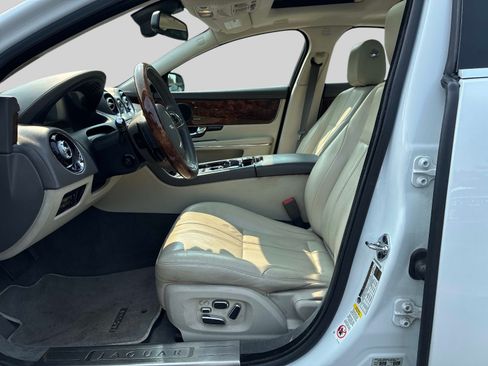 Used 2013 Jaguar XJ RWD image 25