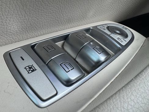 Used 2017 Mercedes-Benz E 300 image 18