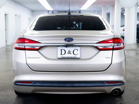 Used 2017 Ford Fusion SE image 5