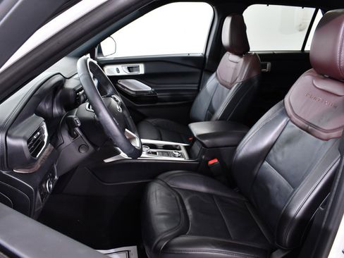 Used 2023 Ford Explorer Platinum w/ Technology Package image 6