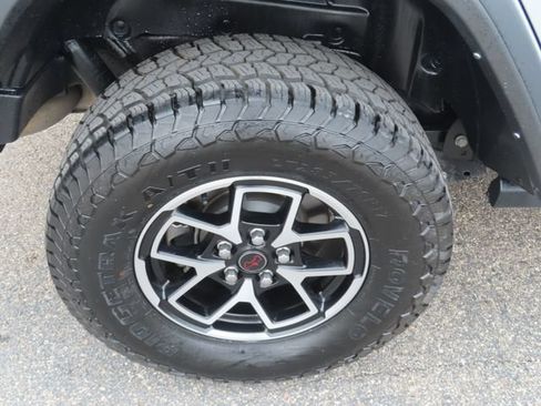 Used 2024 Jeep Wrangler Unlimited Rubicon AWD/4WD image 12