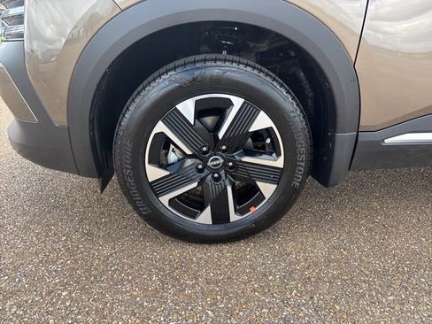 New 2025 Nissan Kicks SV image 8