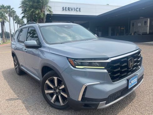 Used 2023 Honda Pilot Touring image 1