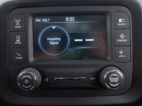 Used 2016 Jeep Renegade Latitude FWD image 32