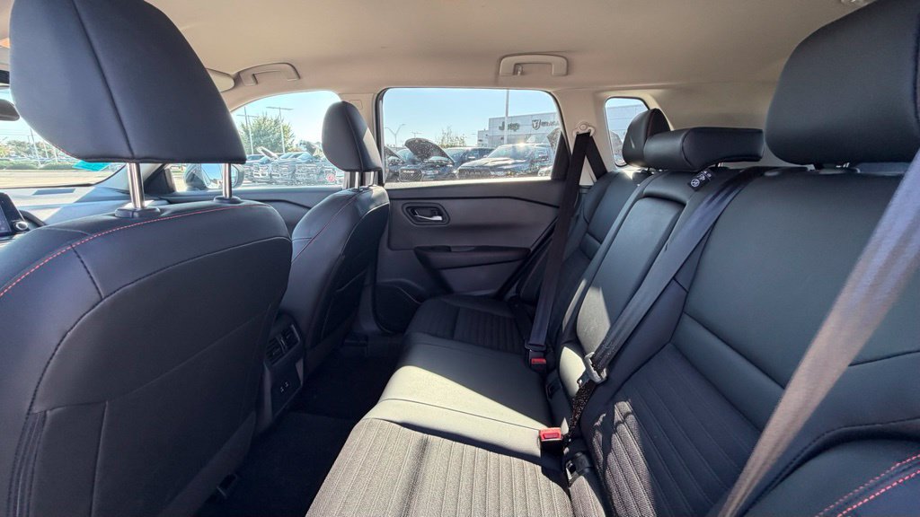 Used 2026 Nissan Rogue SV AWD/4WD image 12