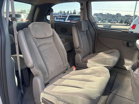 Used 2005 Dodge Grand Caravan SXT image 27