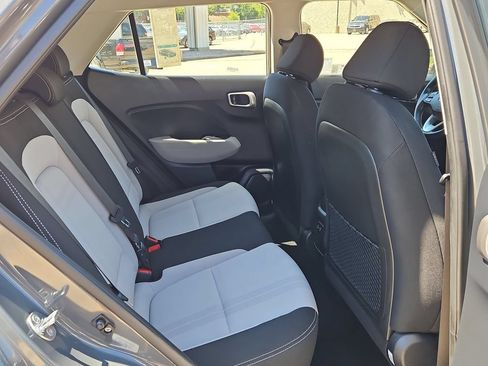 Used 2025 Hyundai Venue SEL FWD image 30